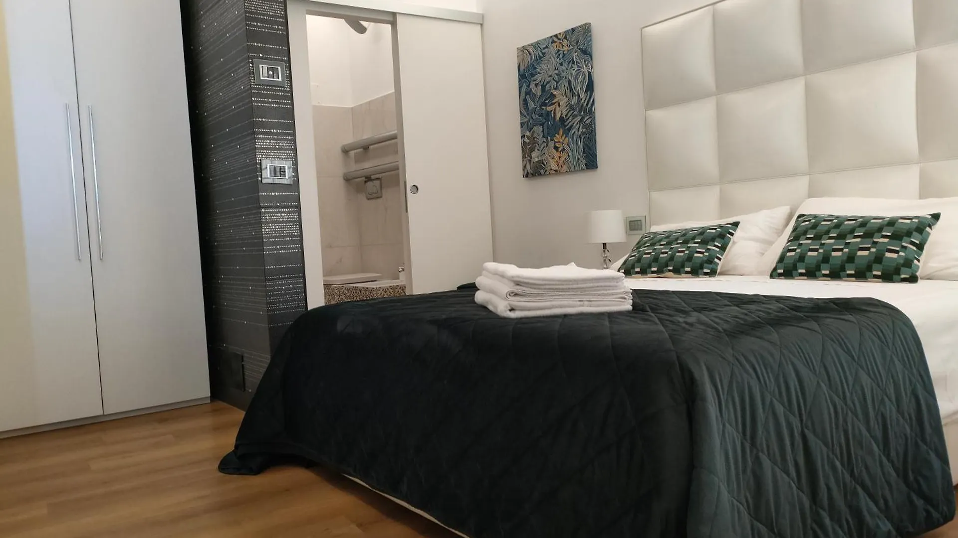Marylin Apartment Via Della Croce contacts